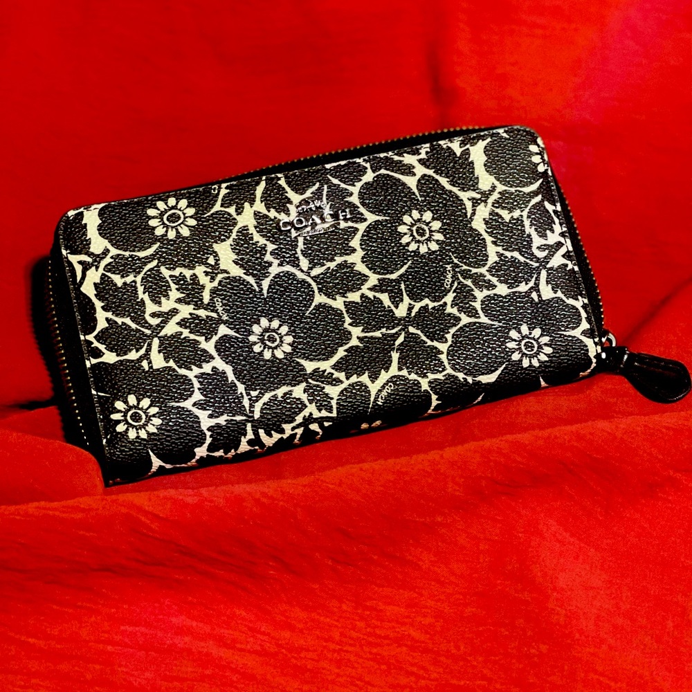 Coach accordion wallet